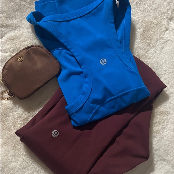 lululemon Burgundy leggings and blue lululemon top and key chain - Picture 11 of 11